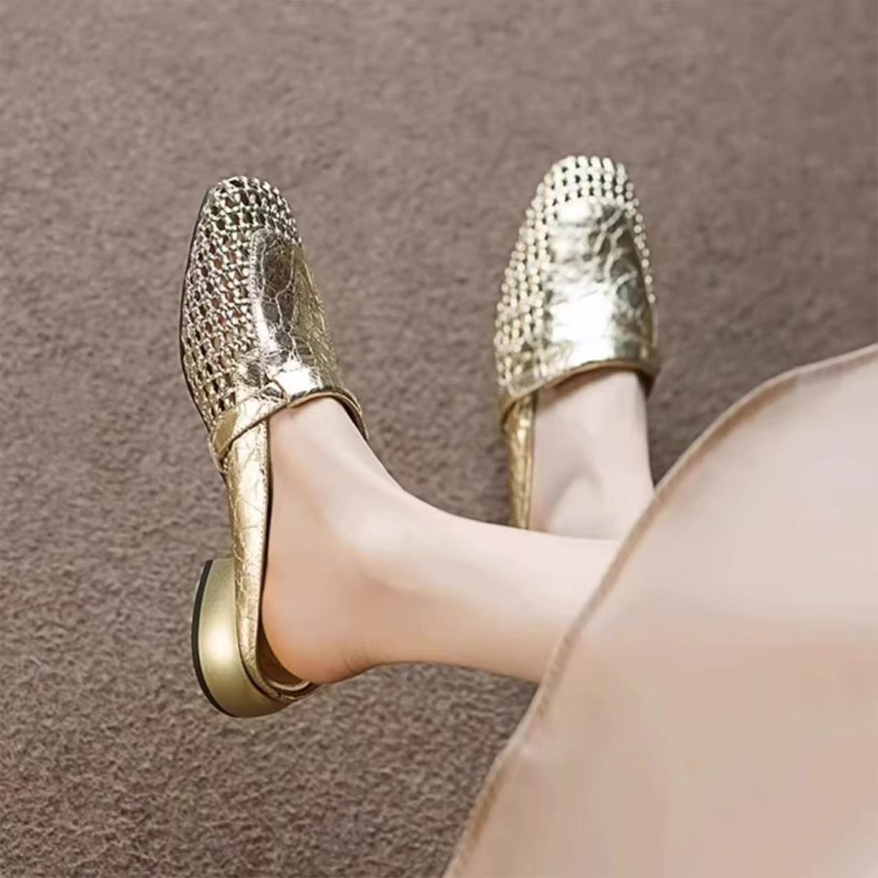 W79947394_2.jpg